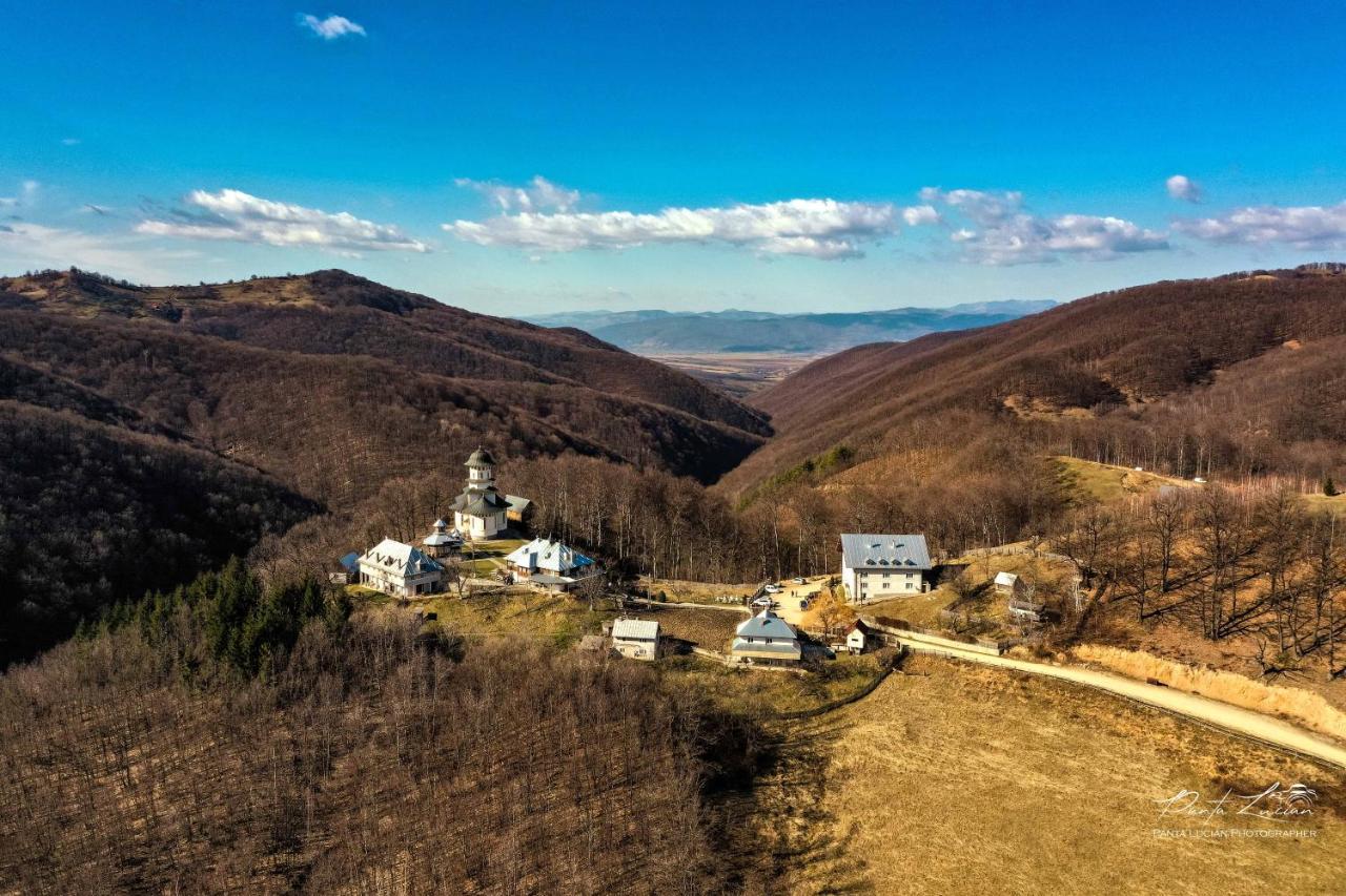 Вілла Casa Micutu Si Lya Strungari Екстер'єр фото