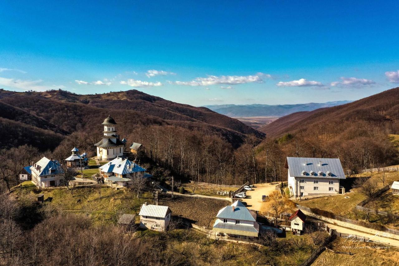 Вілла Casa Micutu Si Lya Strungari Екстер'єр фото