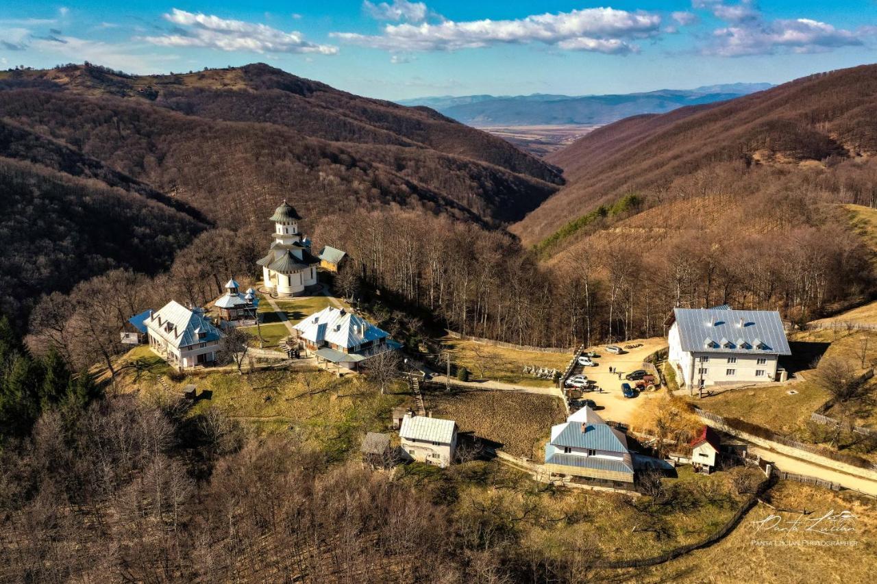 Вілла Casa Micutu Si Lya Strungari Екстер'єр фото